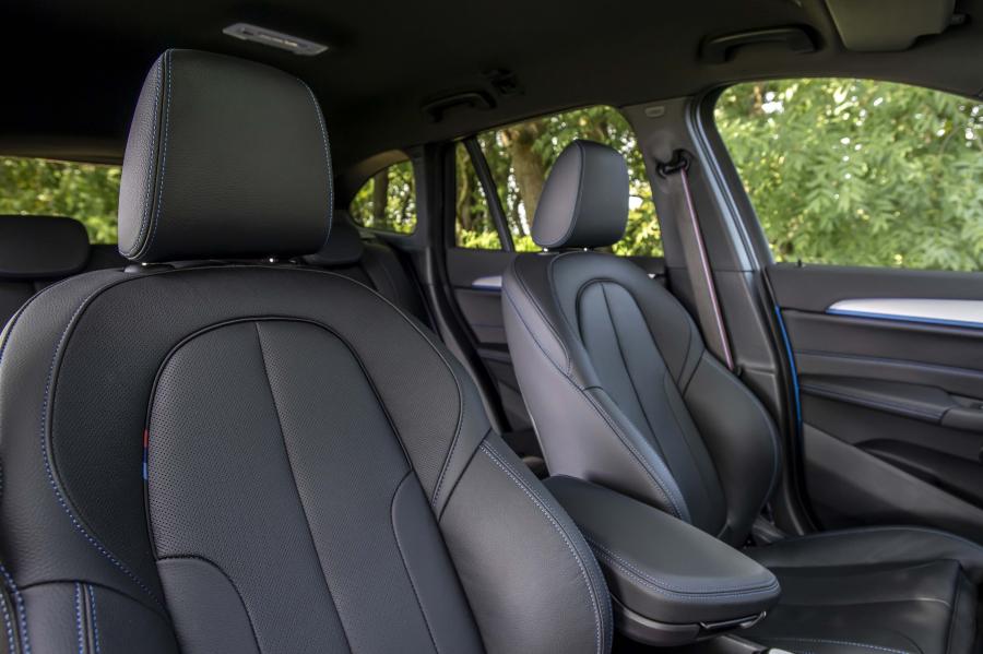 Интерьер BMW X1 xDrive25i M Sport (F48) 2019 года  (WW) (фото 98 из 112)